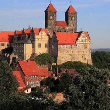 Blick vom Münzenberg zum Schloss